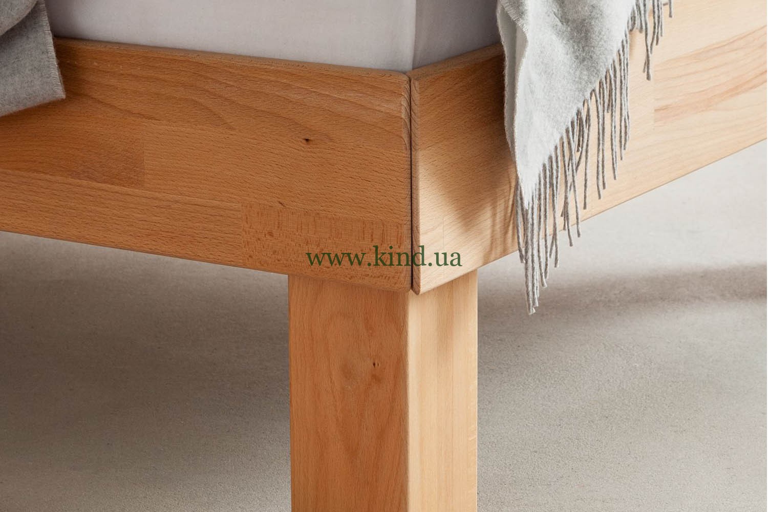 Деревянная кровать для подростка ножка