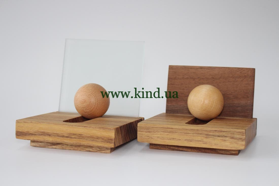 Презентация визиток на столе