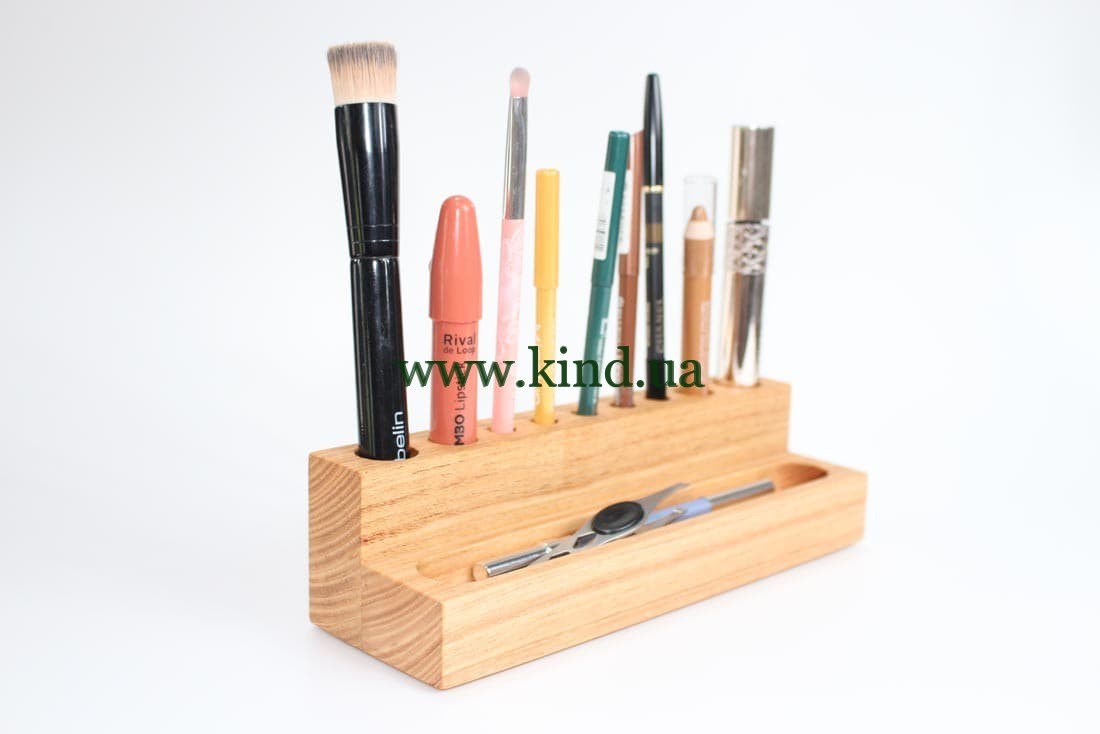 derevyannaya_podstavka_dlya_kistey_dlya_makiyazha