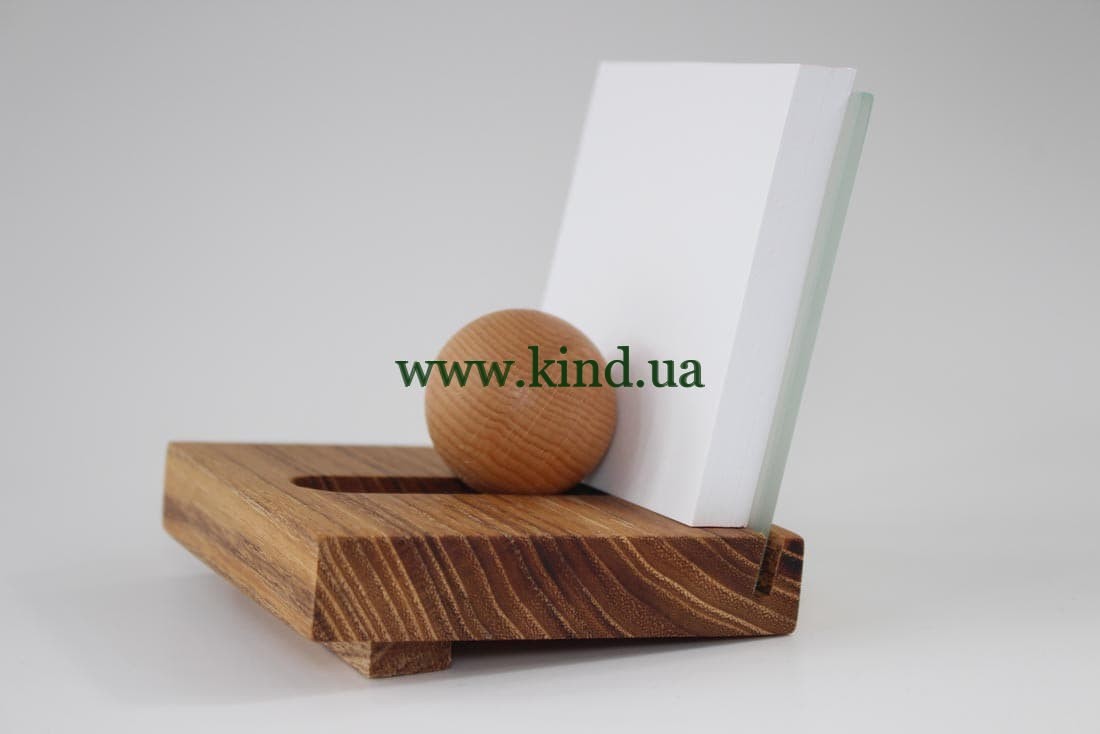 derevyannaya_podstavka_dlya_vizitnykh_kart