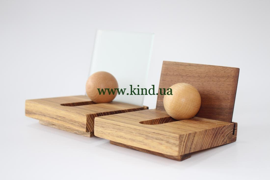 derevyannaya_podstavka_dlya_vizitok