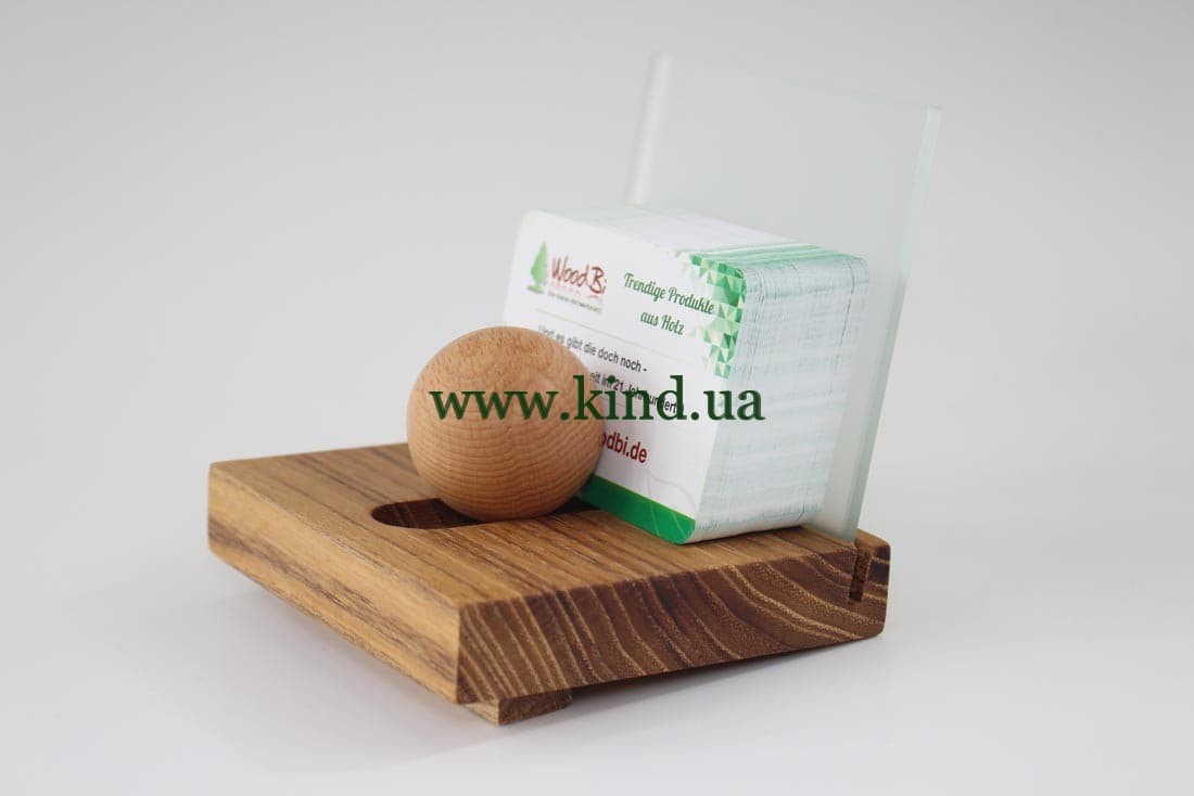 podstavka_dlya_vizitnykh_kart_iz_dereva