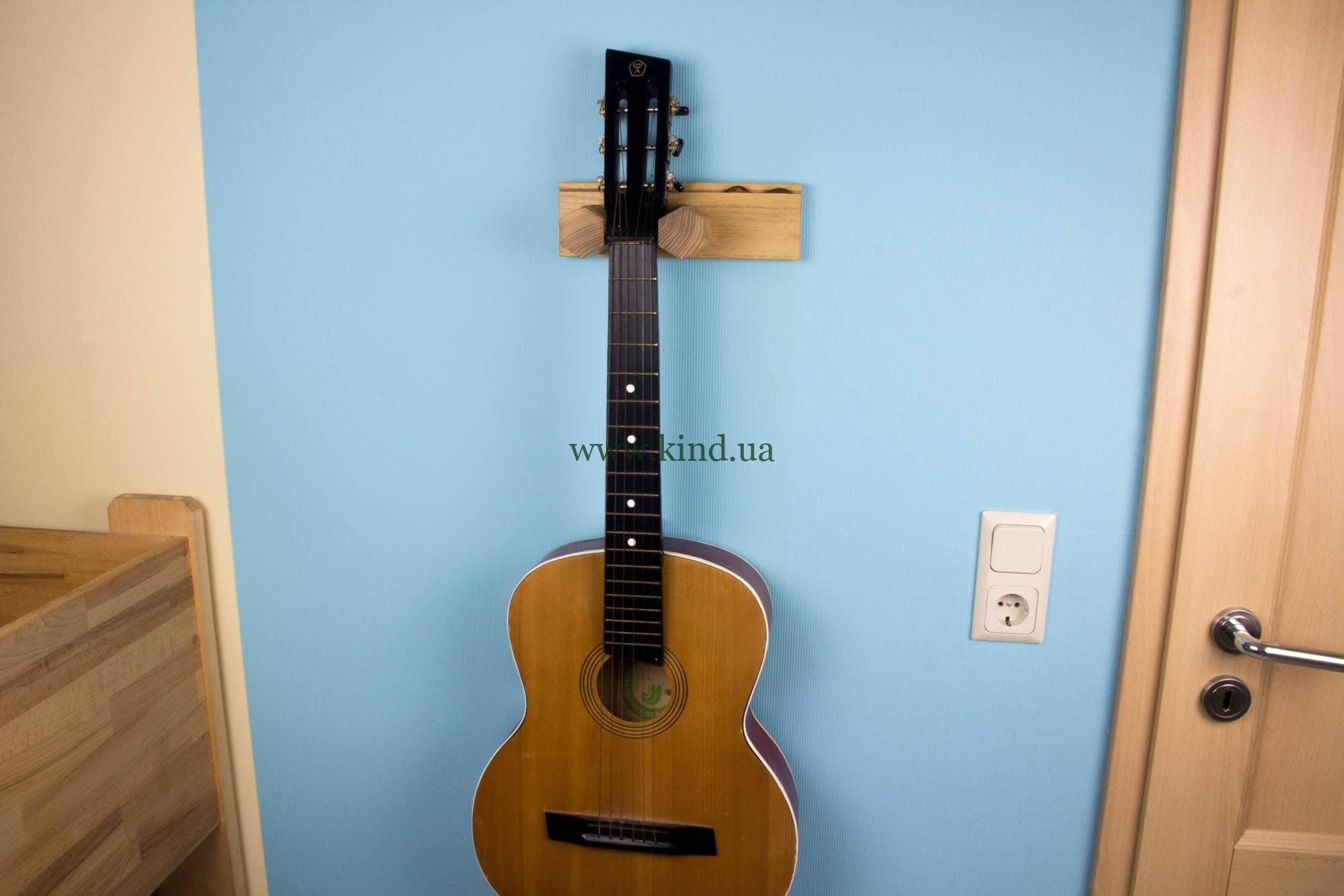 Настенный держатель для гитары настраиваемый