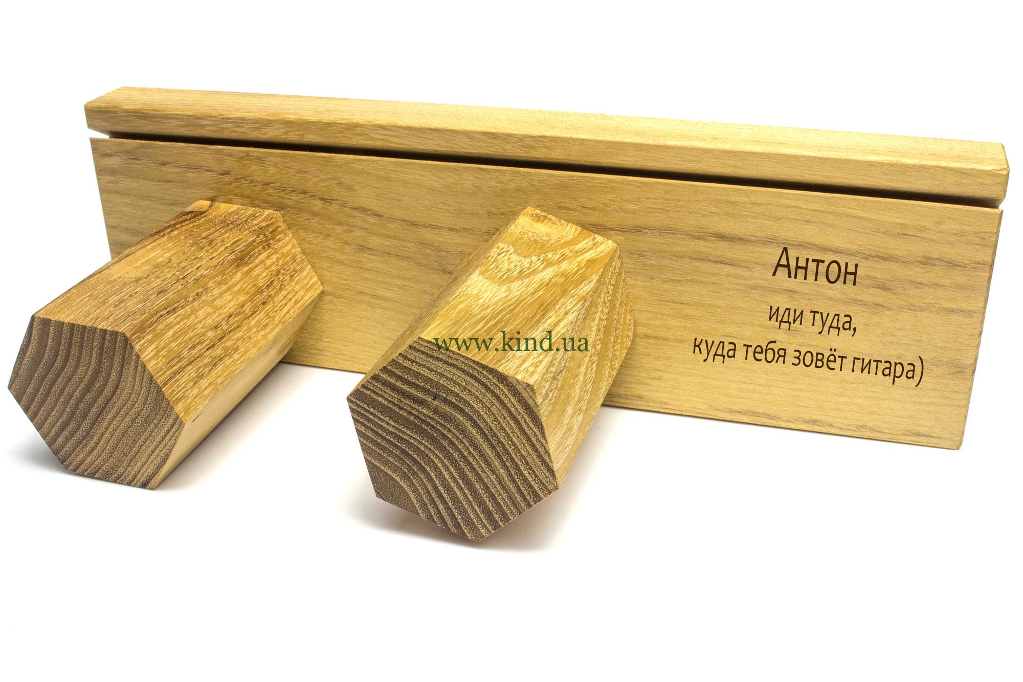 Настенный держатель для гитары с граировкой