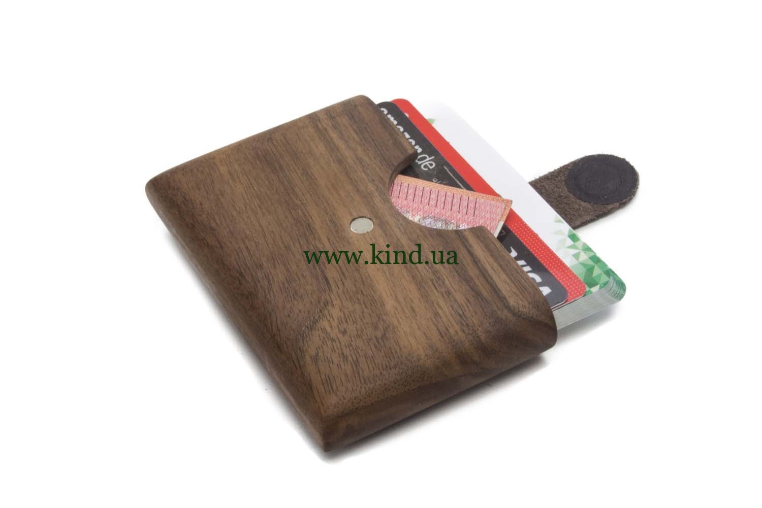 кошелёк из дерева с кожаным ремешком