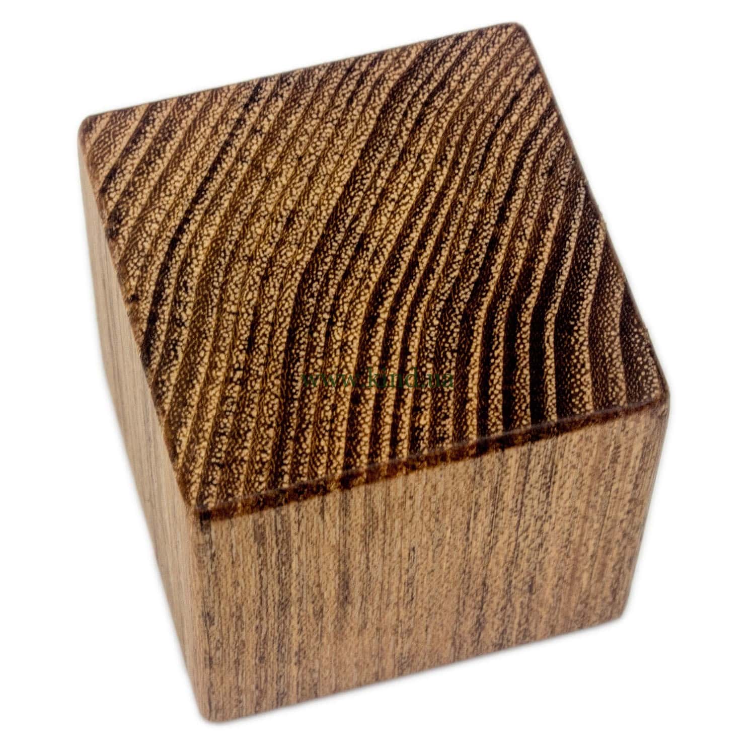 деревянный кубик из акации